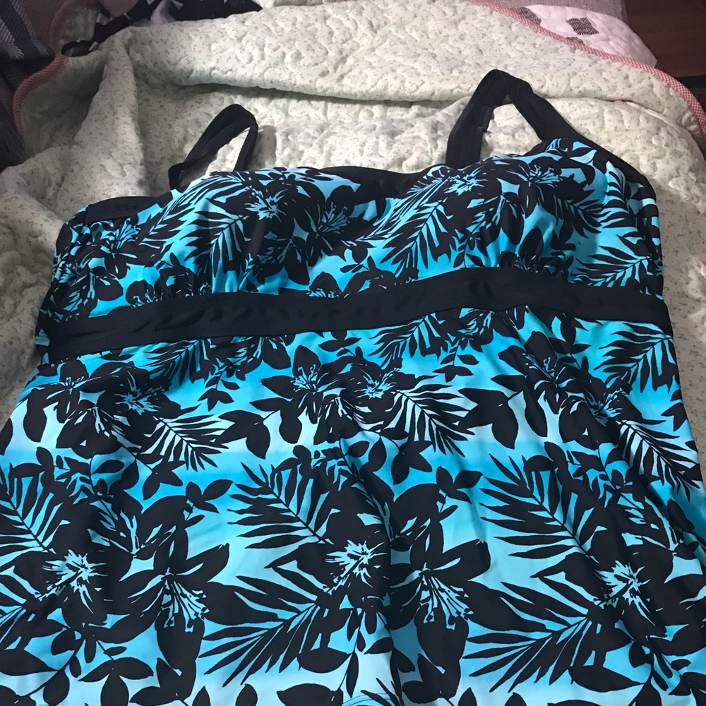 Turquoise/Black Tankini Top